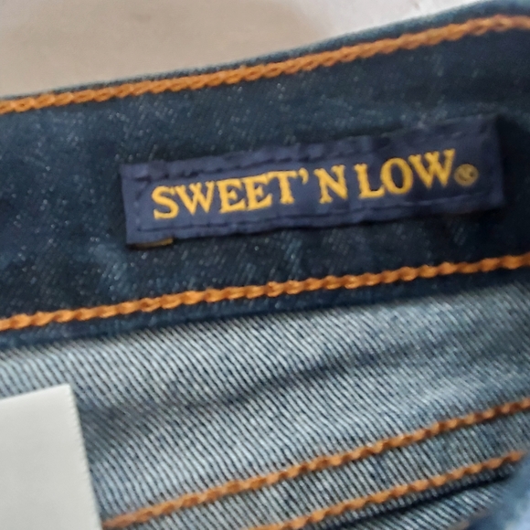 Lucky Brand Women's Dark Washed Boot Cut Mid Rise Jeans Size 12 - Picture 10 of 13